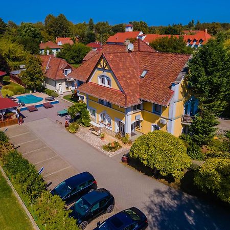 Balatonföldvár Jade Panzio Bed & Breakfast エクステリア 写真