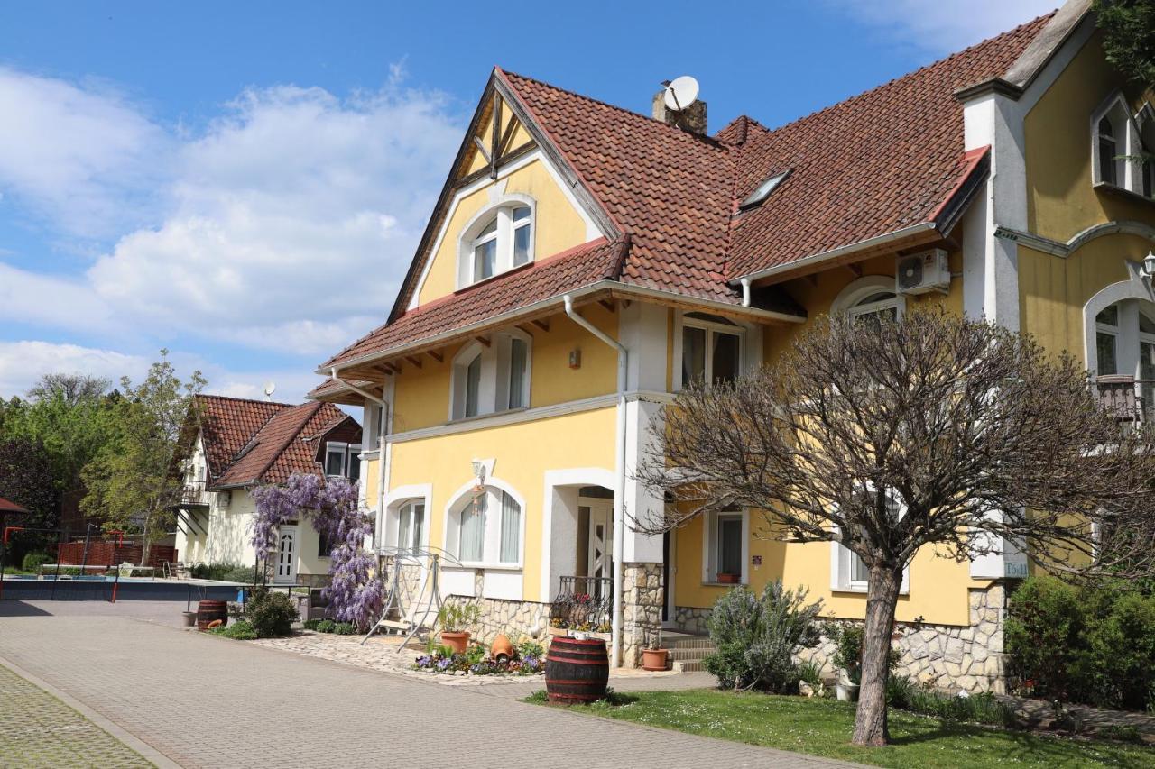 Balatonföldvár Jade Panzio Bed & Breakfast エクステリア 写真