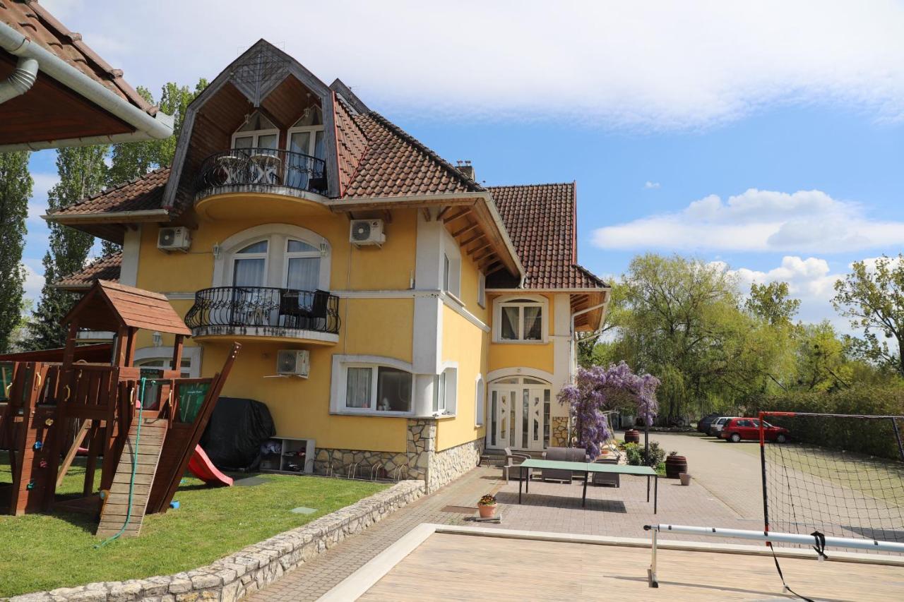 Balatonföldvár Jade Panzio Bed & Breakfast エクステリア 写真