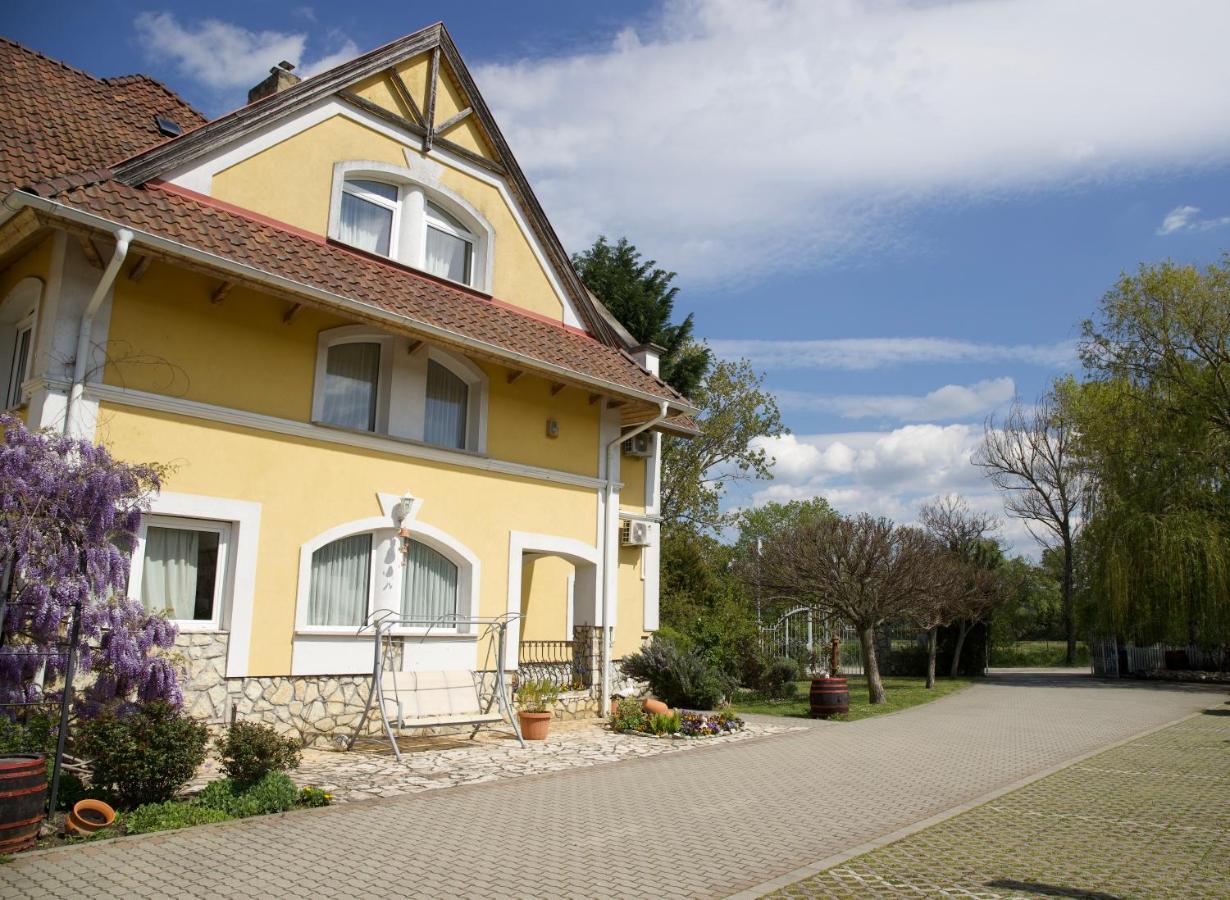 Balatonföldvár Jade Panzio Bed & Breakfast エクステリア 写真