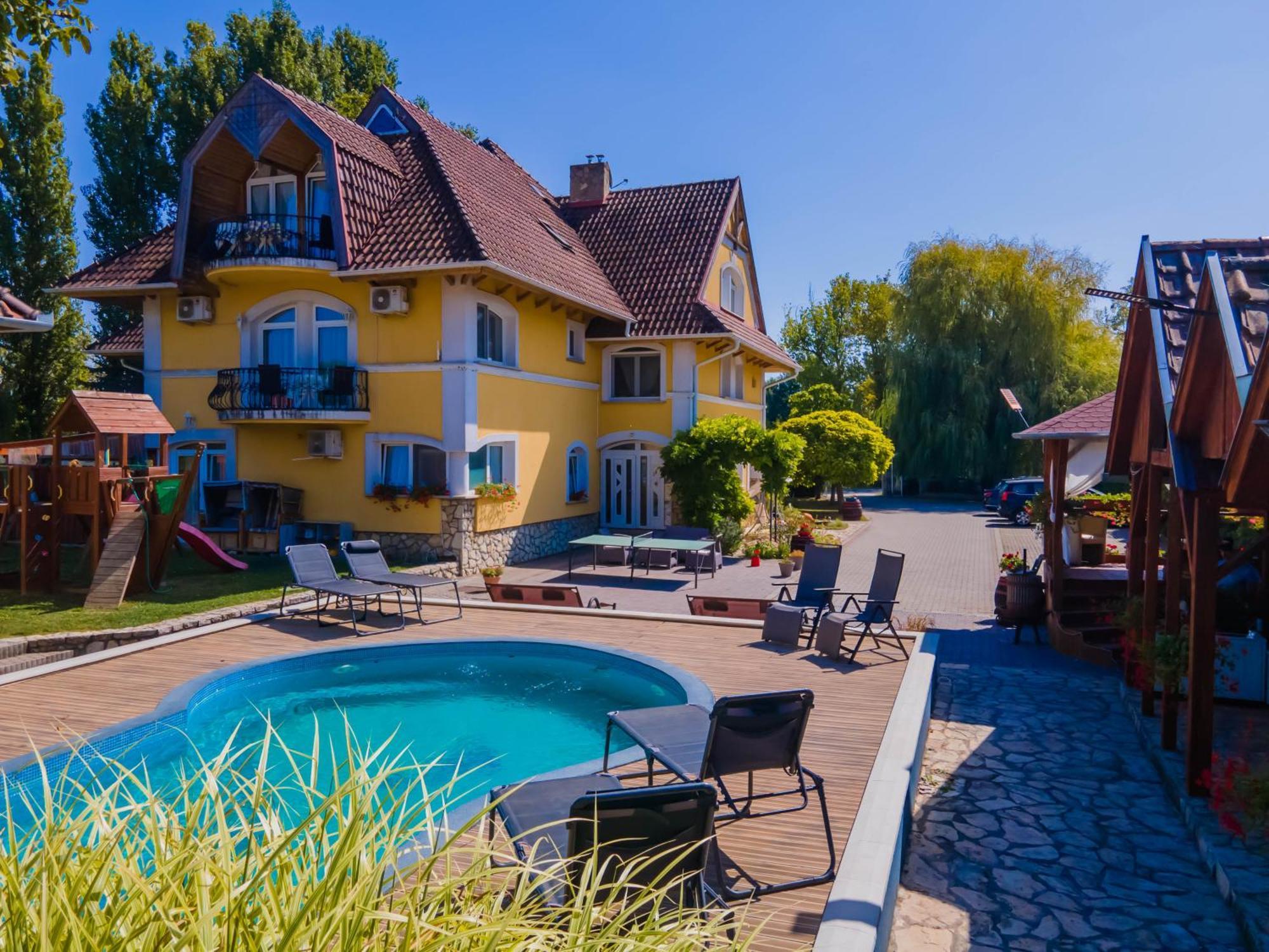 Balatonföldvár Jade Panzio Bed & Breakfast エクステリア 写真