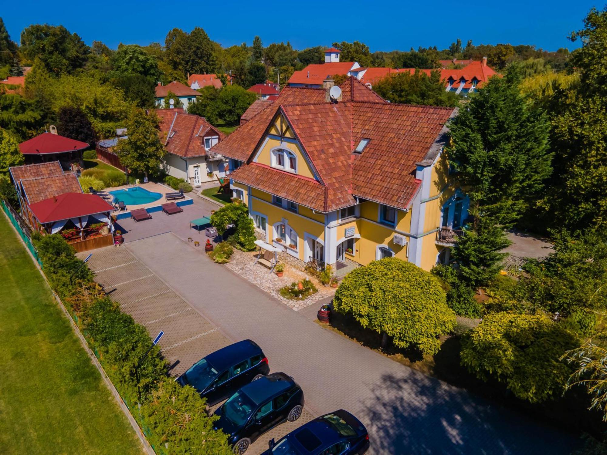 Balatonföldvár Jade Panzio Bed & Breakfast エクステリア 写真