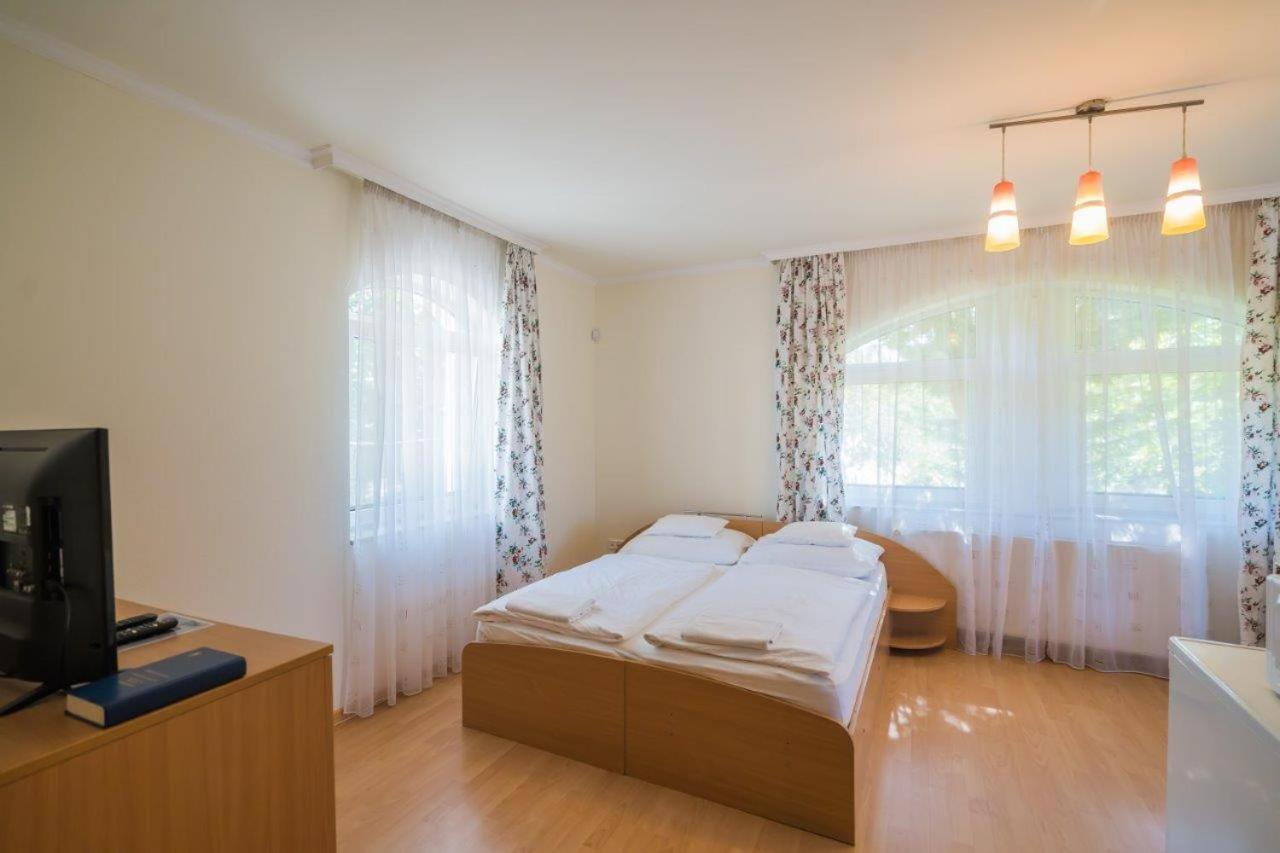 Balatonföldvár Jade Panzio Bed & Breakfast エクステリア 写真