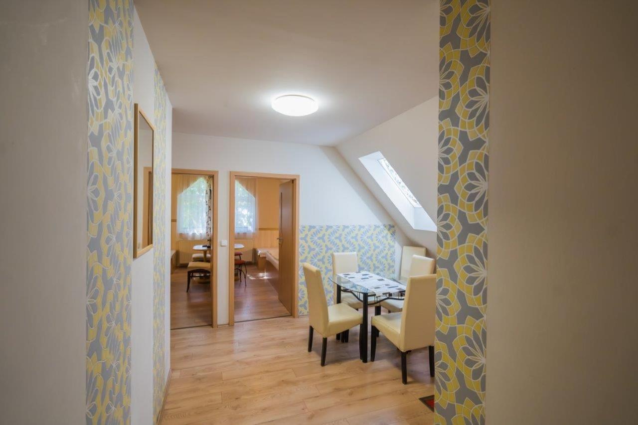 Balatonföldvár Jade Panzio Bed & Breakfast エクステリア 写真