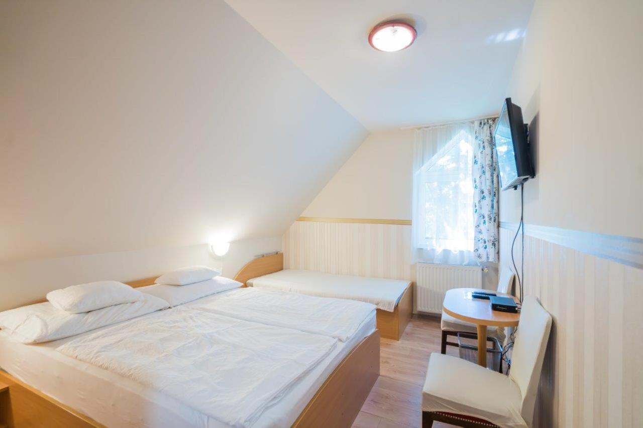 Balatonföldvár Jade Panzio Bed & Breakfast エクステリア 写真