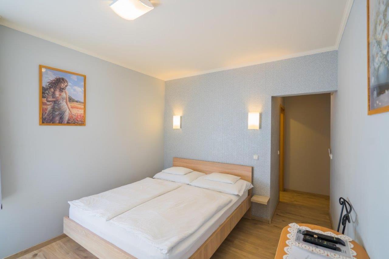 Balatonföldvár Jade Panzio Bed & Breakfast エクステリア 写真