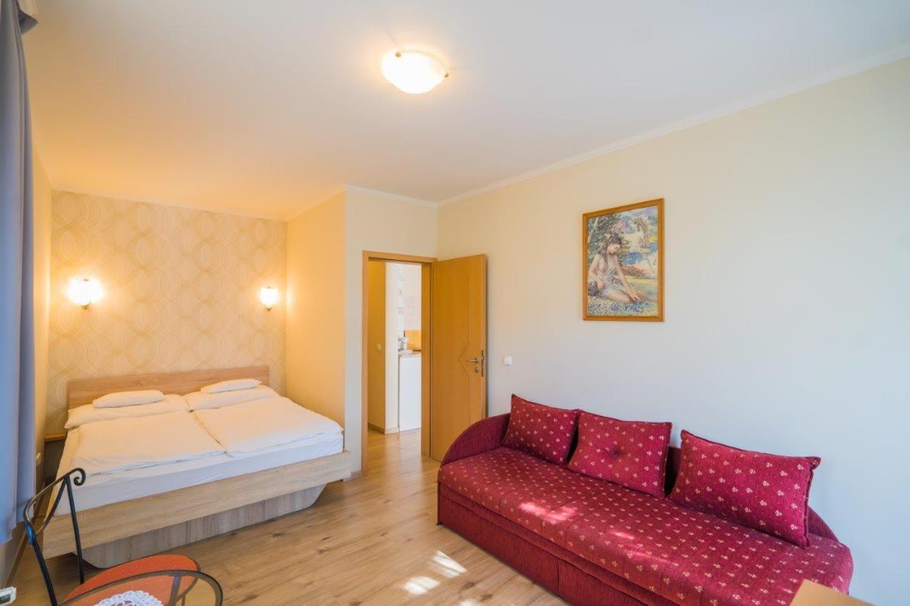 Balatonföldvár Jade Panzio Bed & Breakfast エクステリア 写真