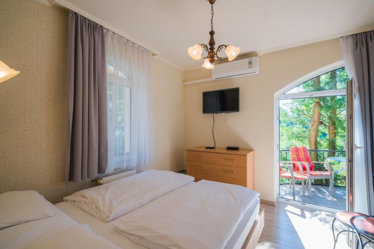 Balatonföldvár Jade Panzio Bed & Breakfast エクステリア 写真