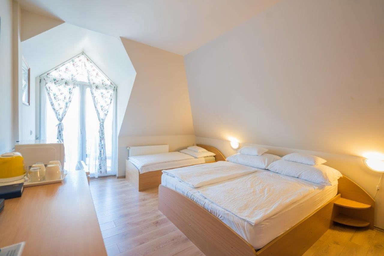 Balatonföldvár Jade Panzio Bed & Breakfast エクステリア 写真