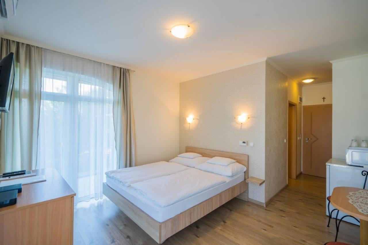 Balatonföldvár Jade Panzio Bed & Breakfast エクステリア 写真