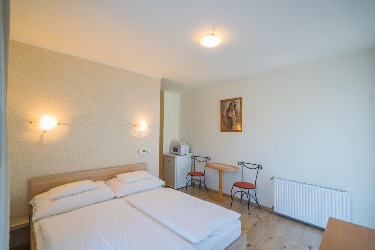 Balatonföldvár Jade Panzio Bed & Breakfast エクステリア 写真