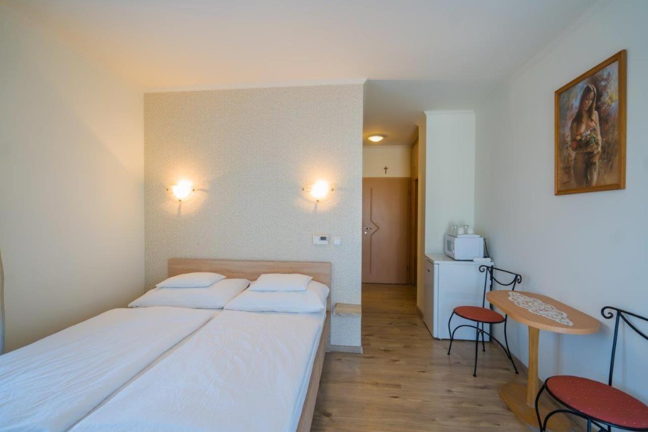 Balatonföldvár Jade Panzio Bed & Breakfast エクステリア 写真