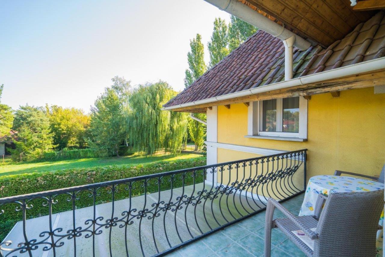 Balatonföldvár Jade Panzio Bed & Breakfast エクステリア 写真